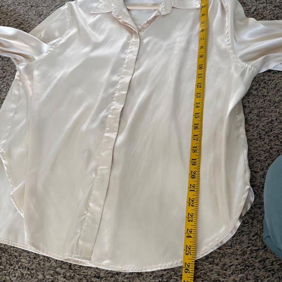 DAILY‎ DR!LLS Satin Button Down Shirt Womens M L Beige Silk Blend Long Sleeve - Picture 8 of 8